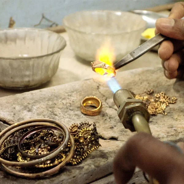 gold-and-diamond-buying-at-jewelry-savers